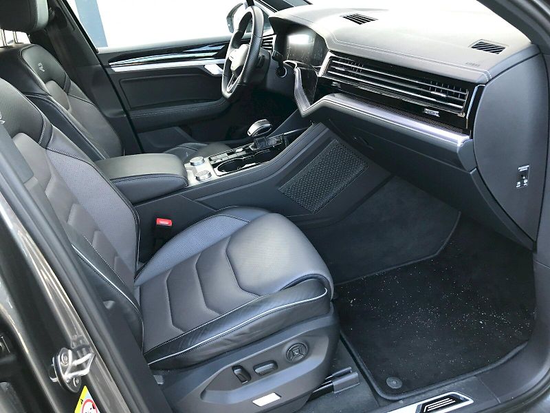 Volkswagen Touareg (2021) R-LINE V6 3,0 TDI 4MOT 8TT - fotka 17 z 30