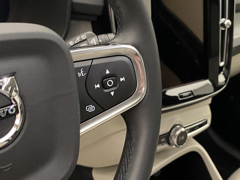 Volvo XC40 B4 DARK ULTRA AUT CZ - fotka 21 z 60