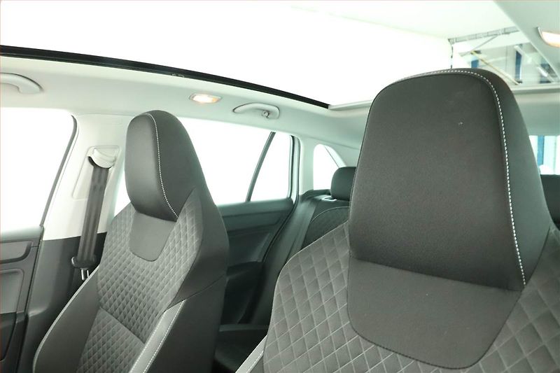 Škoda Rapid (2015) Spaceback 1.6 TDI, Xenony - fotka 13 z 16