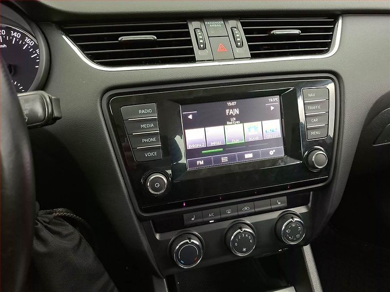Škoda Octavia (2015) 1.6 TDI, Navi, Tempomat - fotka 13 z 17
