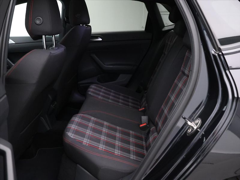 Volkswagen Polo 2,0 GTI 147kW DSG Virtual DPH - fotka 14 z 33
