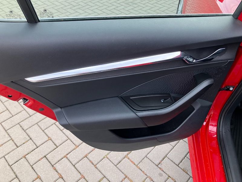 Škoda Octavia (2023) 2.0TDI 110kW STYLE 36TKM - fotka 15 z 27