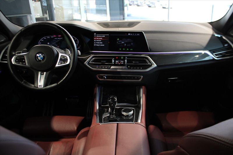 BMW X6 M50i xDrive adLED/360°/H&K - fotka 24 z 47