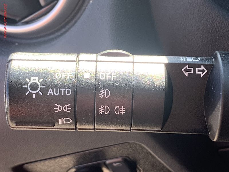 Nissan Qashqai (2013) 1.6dCi, Tekna, kůže, panor - fotka 18 z 20