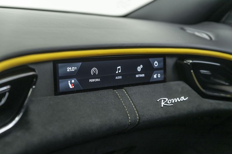 Ferrari Roma Giallo modena*krásná výbava - fotka 18 z 45