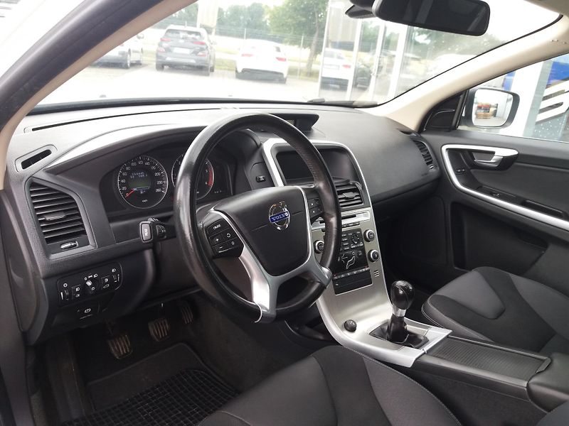 Volvo XC60 2.4D,129kW,KŮŽE ,SERVI.KNÍŽKA! - fotka 12 z 24