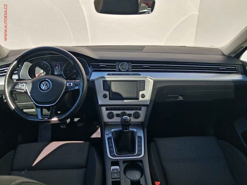 Volkswagen Passat (2017) 1.4 TSi, Comfortline, navi - fotka 8 z 19