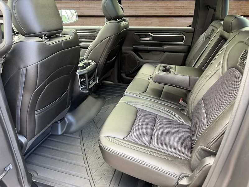 Dodge RAM (2023) + HEMI +RAPTOR LINER EDITION+ - fotka 12 z 20