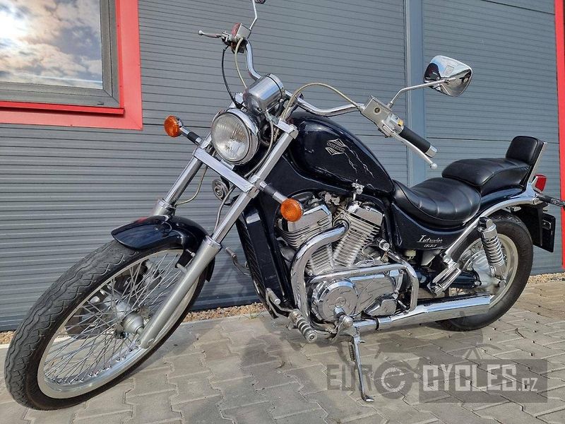 Suzuki VS 800 GL Intruder (1994) - fotka 15 z 16