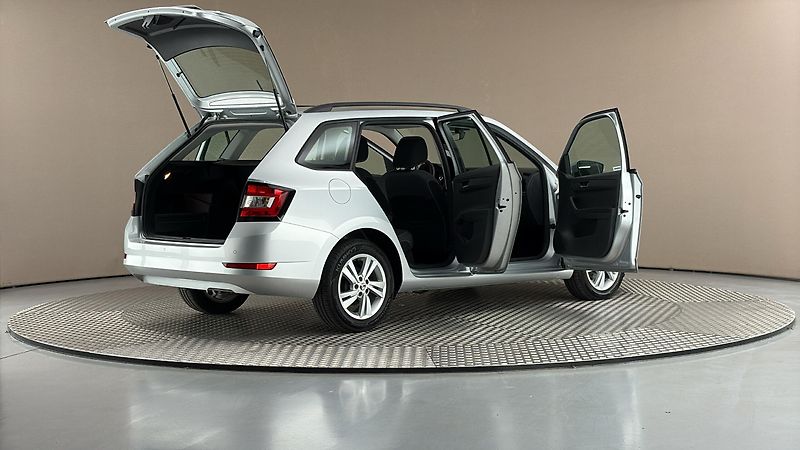 Škoda Fabia 1.0 TSI Ambition Combi - fotka 6 z 23