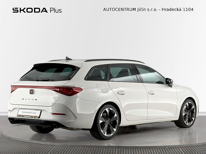 Cupra Leon (2023) ST 2.0 TSI 180kW DSG - fotka 2 z 33