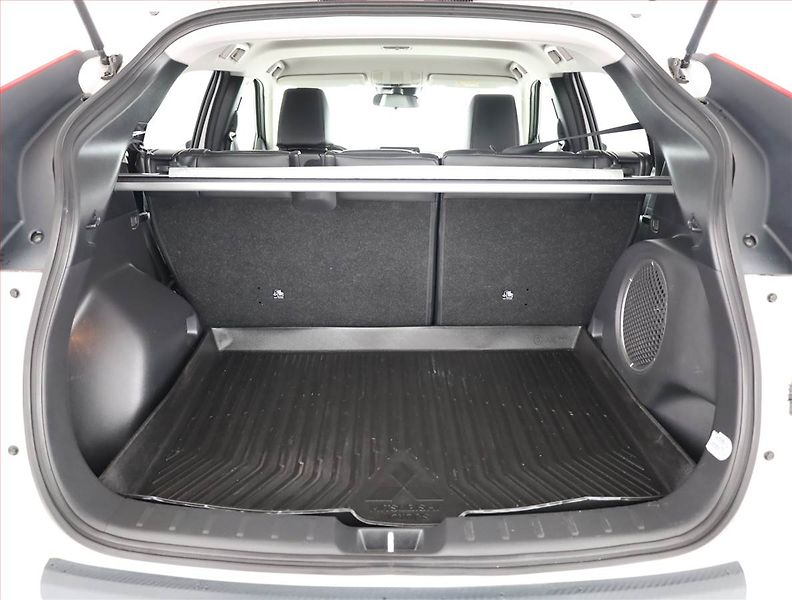 Mitsubishi Eclipse Cross (2018) 1.5 T-MIVEC, 4X4, Automat - fotka 16 z 17