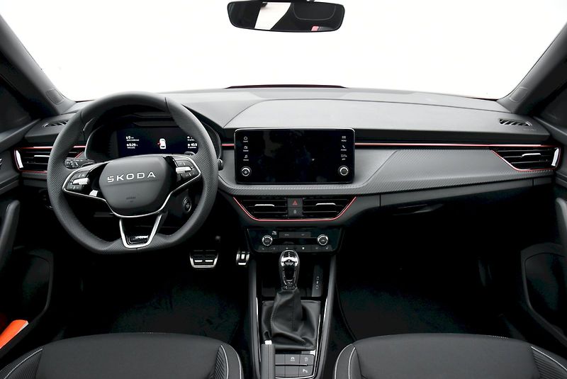 Škoda Kamiq (2025) Monte Carlo 1,0 TSI 85 kW 7° a - fotka 5 z 36