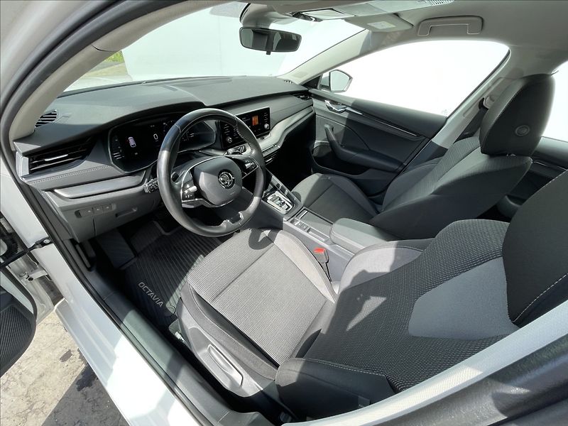 Škoda Octavia 2,0 TDI DSG Ambition Plus LED - fotka 5 z 22