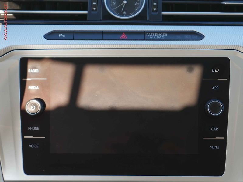 Volkswagen Passat (2018) 2.0 TDi, Comfortline, navi - fotka 11 z 19