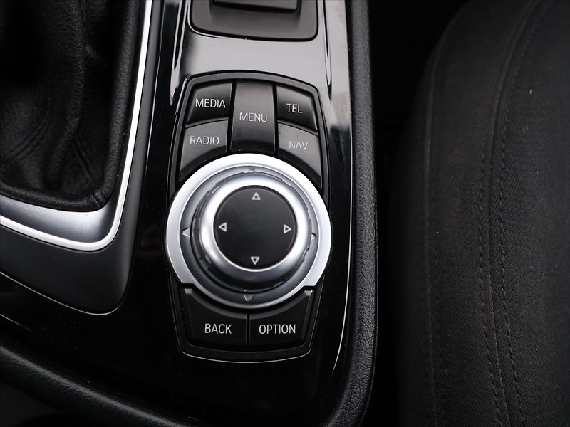 BMW Řada 2 2,0 218d 100kW Aut. Comfort+ - fotka 20 z 29