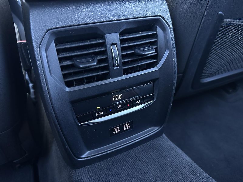 BMW Řada 3 318i Touring - fotka 21 z 24