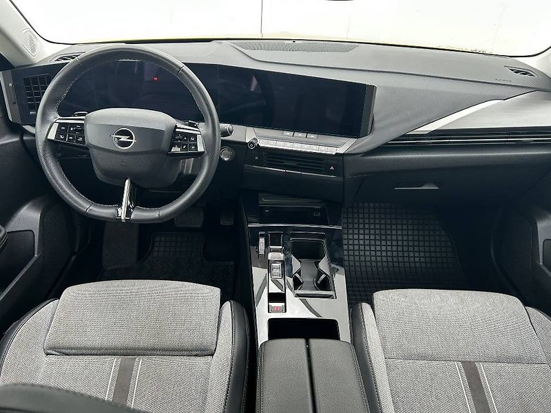 Opel Astra Elegance AT8 1,2 TURBO - fotka 11 z 25