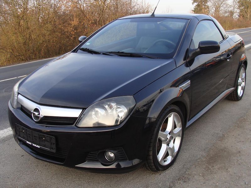 Opel Tigra 1.8i, 96000 km, 1. majitelka - fotka 18 z 31