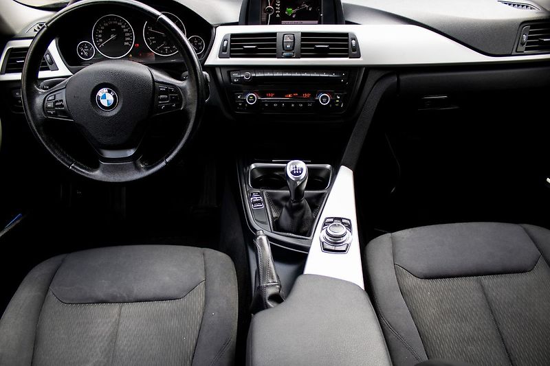 BMW Řada 3 Nebourané, pravidelně servis - fotka 10 z 36