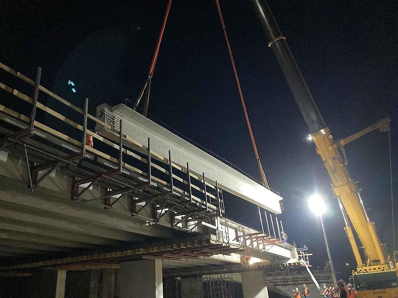 Třetinu prací na rozšiřování D1 u Brna provádí dělníci v noci.
