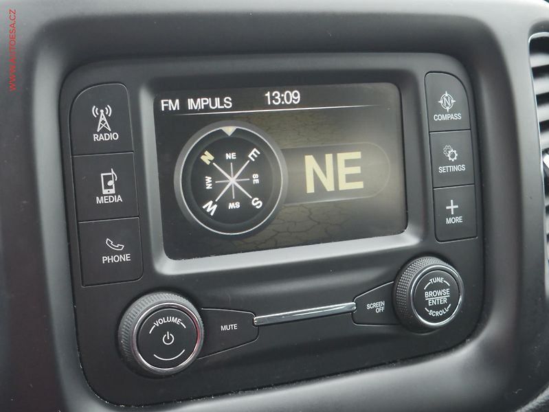 Jeep Compass (2018) 1.6 M-Jet, ČR, Longitude - fotka 14 z 21