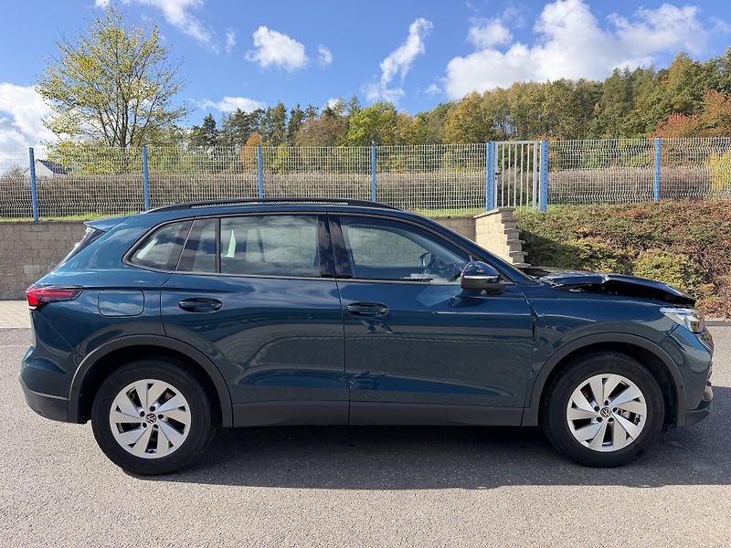 Volkswagen Tiguan 1,5 eTSi 110kW automat  LIFE - fotka 4 z 21