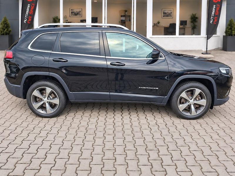 Jeep Cherokee (2019) 2.2M-JET 143kW 4X4 LIMITED - fotka 9 z 43