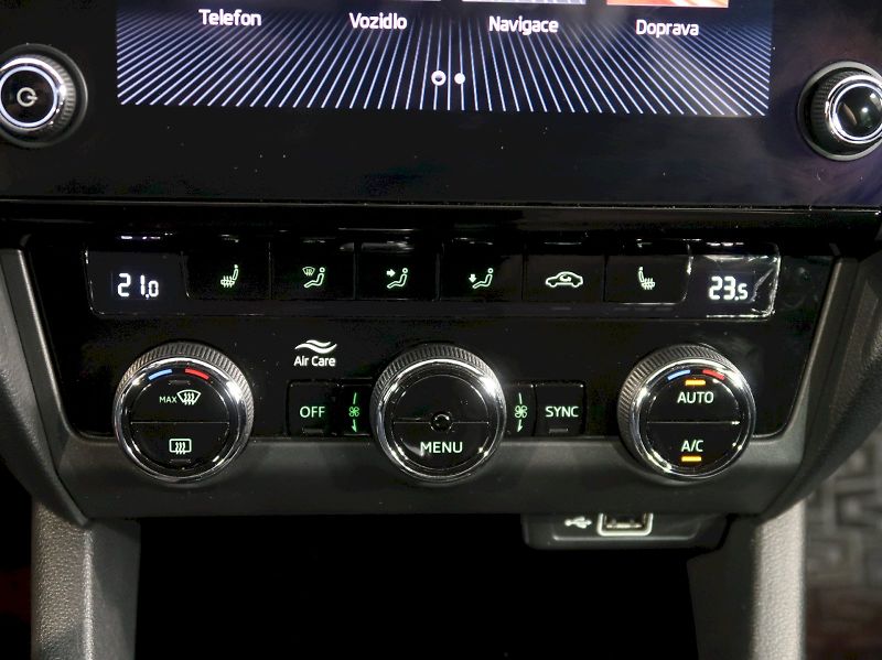 Škoda Octavia (2019) LAURIN&KLEMENT 2.0TDI 110KW DS - fotka 33 z 48