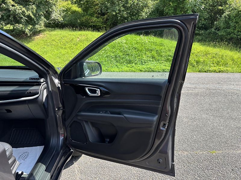 Jeep Compass (2022) REZERVACE 1.3 T-GDI 80th ČR - fotka 12 z 42
