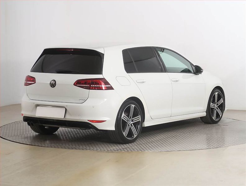 Volkswagen Golf (2014) R-Line 2.0 TDI, Xenony - fotka 5 z 17