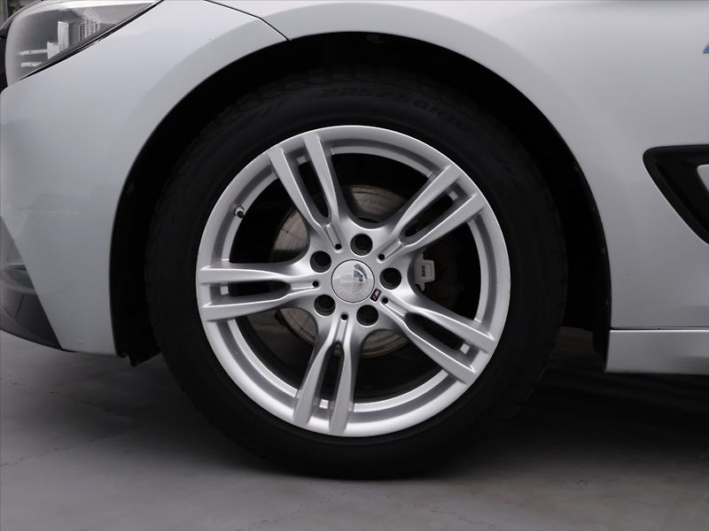 BMW Řada 3 2,0 318d 100kW GT M-Sport - fotka 27 z 34