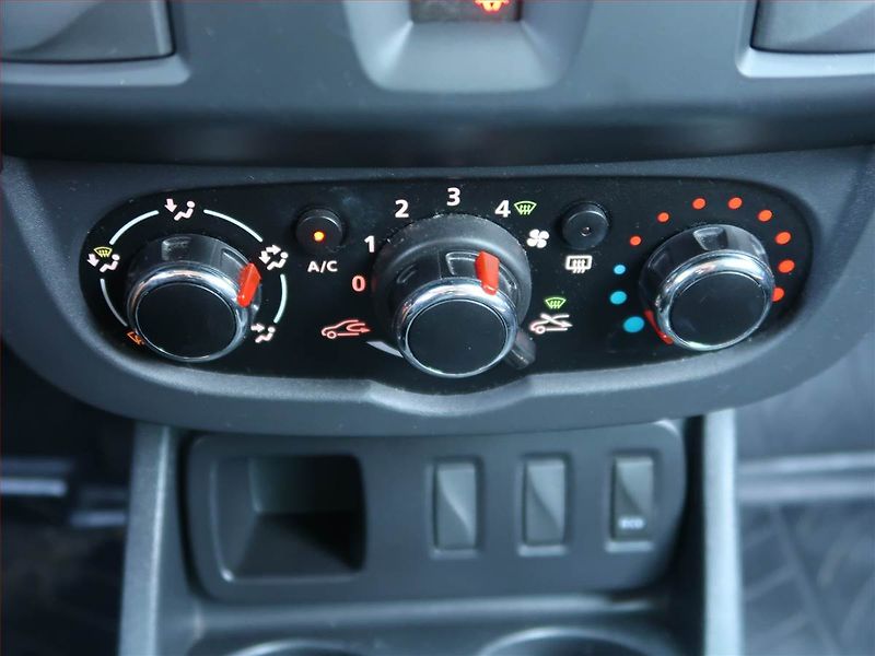 Dacia Duster (2015) 1.6 16V, Vyhř. sedaček - fotka 15 z 17
