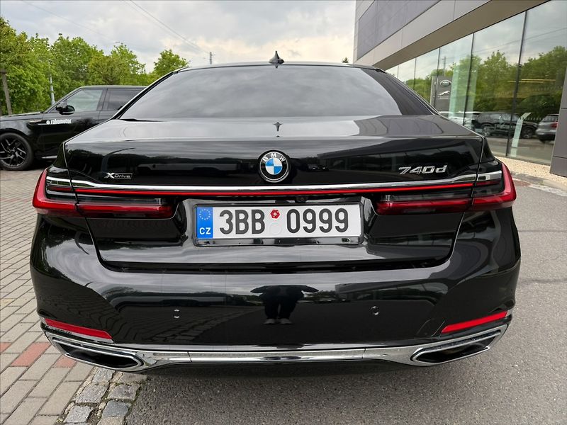 BMW Řada 7 3,0 xDrive 740d - fotka 7 z 39