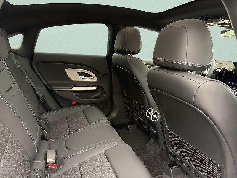 Mercedes-Benz CLA (2026) 200 - fotka 14 z 15