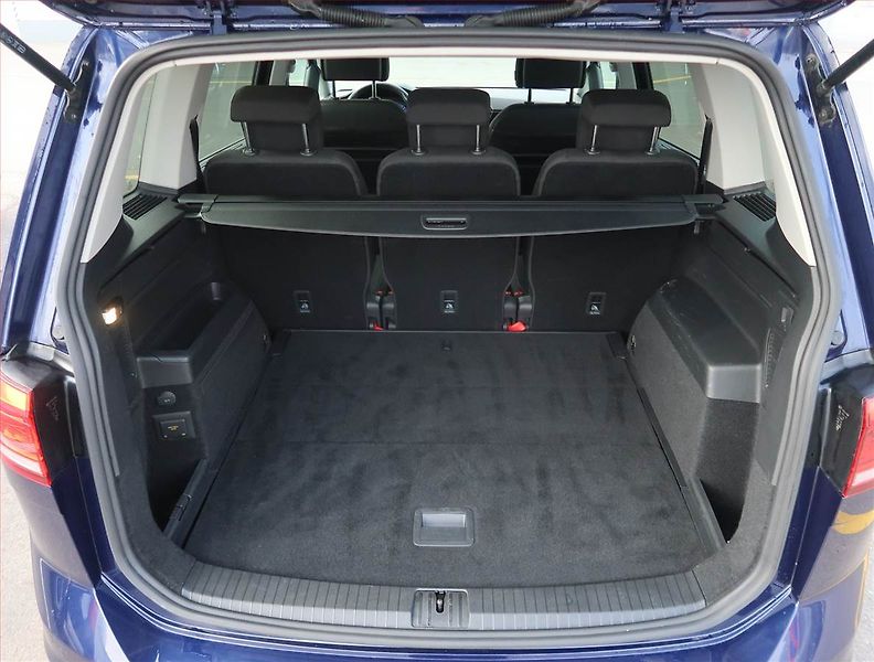Volkswagen Touran (2023) 2.0 TDI - fotka 14 z 25