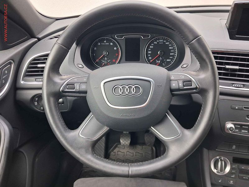 Audi Q3 (2013) 2.0 TFSi quattro, Bixen, navi - fotka 11 z 19