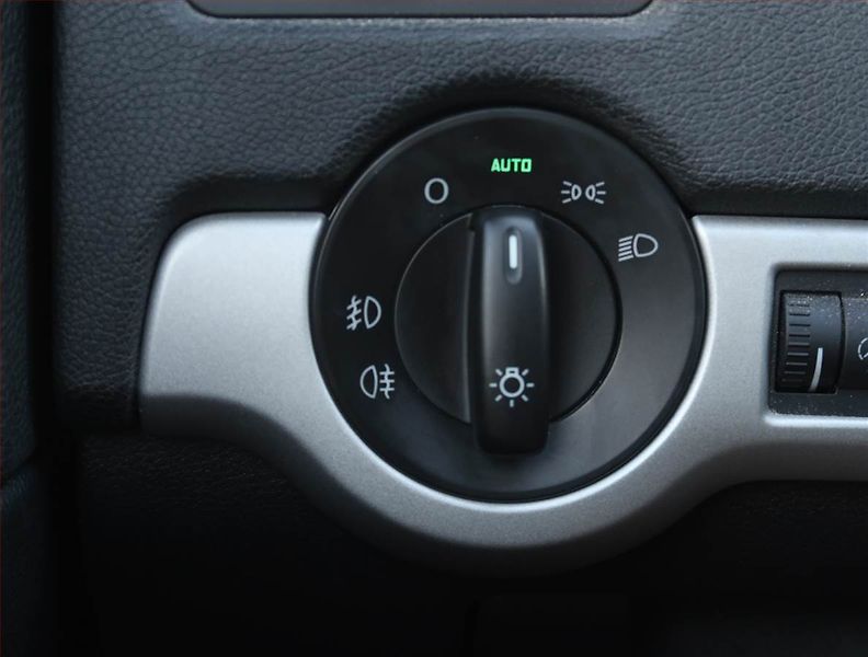 Škoda Octavia (2012) Ambition 1.6 TDI, Navi - fotka 16 z 20