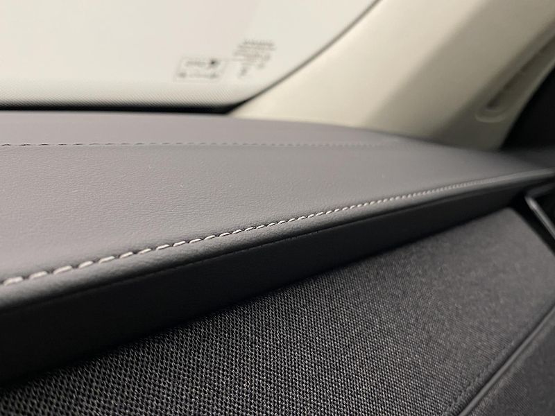 Volvo XC90 (2026) T8 AWD RECHARGE DARK ULTRA - fotka 40 z 74