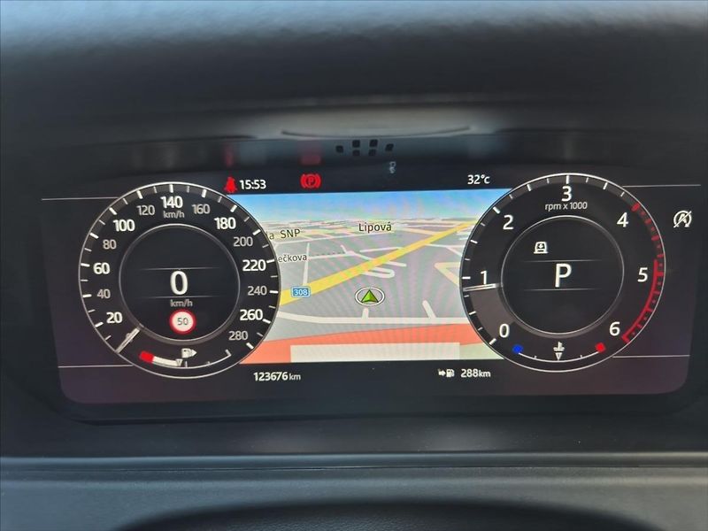 Land Rover Range Rover Velar 3,0 D300 AWD - fotka 13 z 20