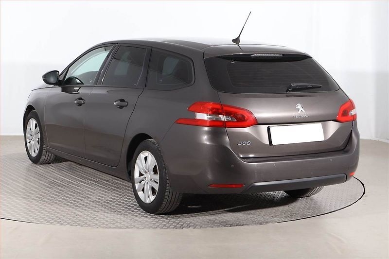 Peugeot 308 (2015) 1.6 e-HDi, Navi, Tempomat - fotka 4 z 21