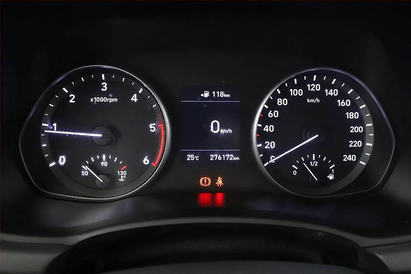 Hyundai i30 (2018) 1.6 CRDi, Navi, Tempomat - fotka 8 z 14