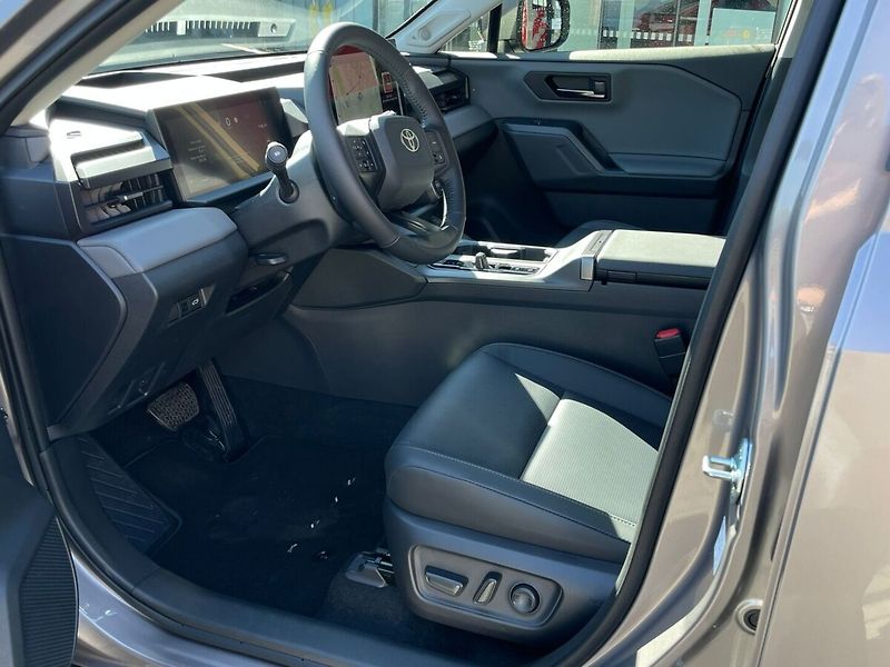Toyota RAV4 4x4 PHEV Executive Na IČO - fotka 7 z 19