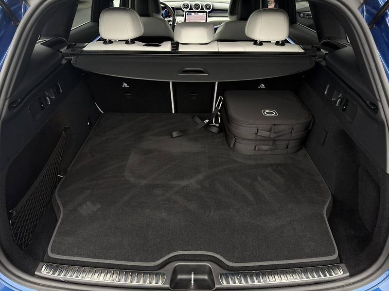 Mercedes-Benz GLC (2024) 300 de 4MATIC - fotka 25 z 28