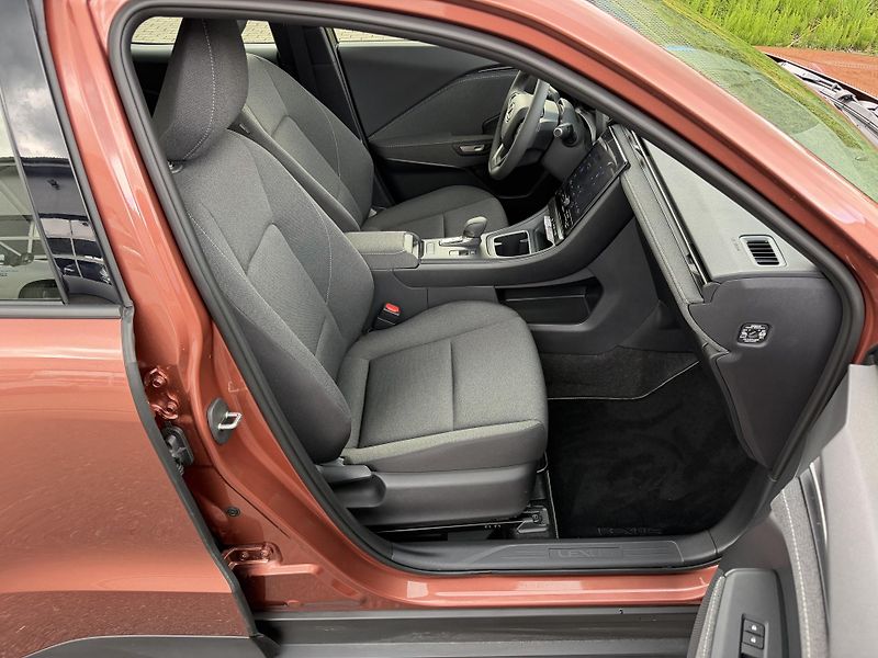 Lexus LBX 1,5 HYBRID 67kW 2200km aut.nav - fotka 16 z 20