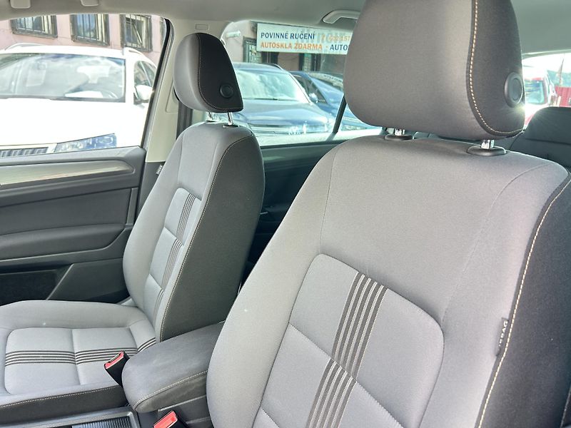Volkswagen Golf Sportsvan (2016) 1.4 TSi 92KW 132 tis km servis - fotka 12 z 37