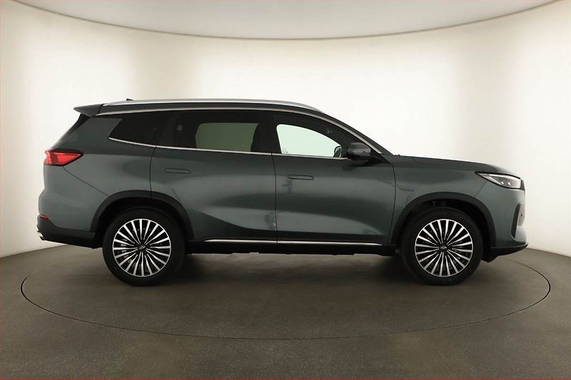 Chery Tiggo 8 (2026) 1.6 TGDI, UNIQUE, Ad. tempomat - fotka 6 z 20