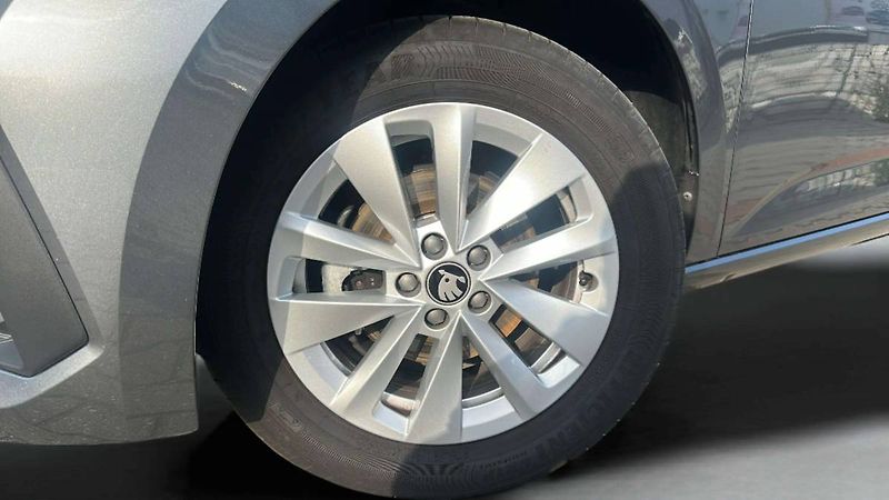 Škoda Scala Selection 1,0 TSI 85kW MT6/Y69 - fotka 24 z 24