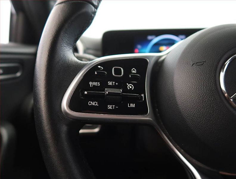 Mercedes-Benz Třídy A (2022) A 180 d - fotka 16 z 22