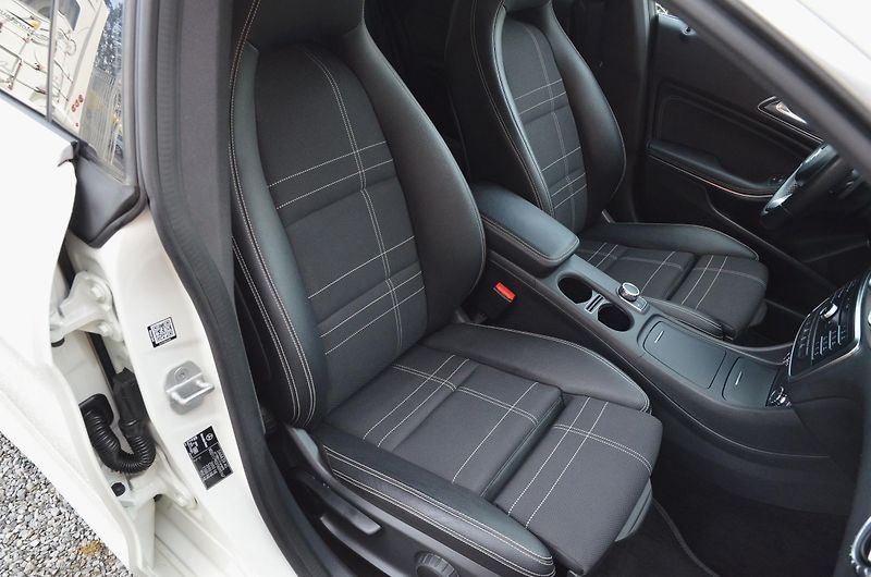 Mercedes-Benz CLA (2017) 220d 130kW AT / Bi-XENON - fotka 15 z 39